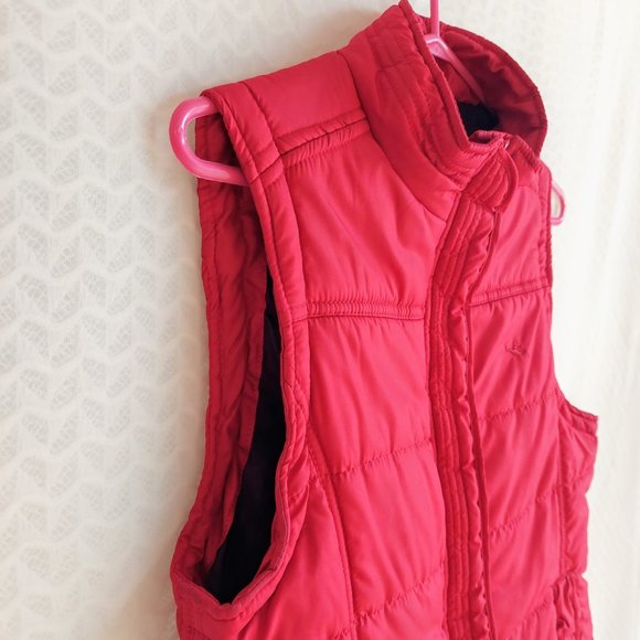 Sleeveless red puffer jacket - Picture 9 of 14